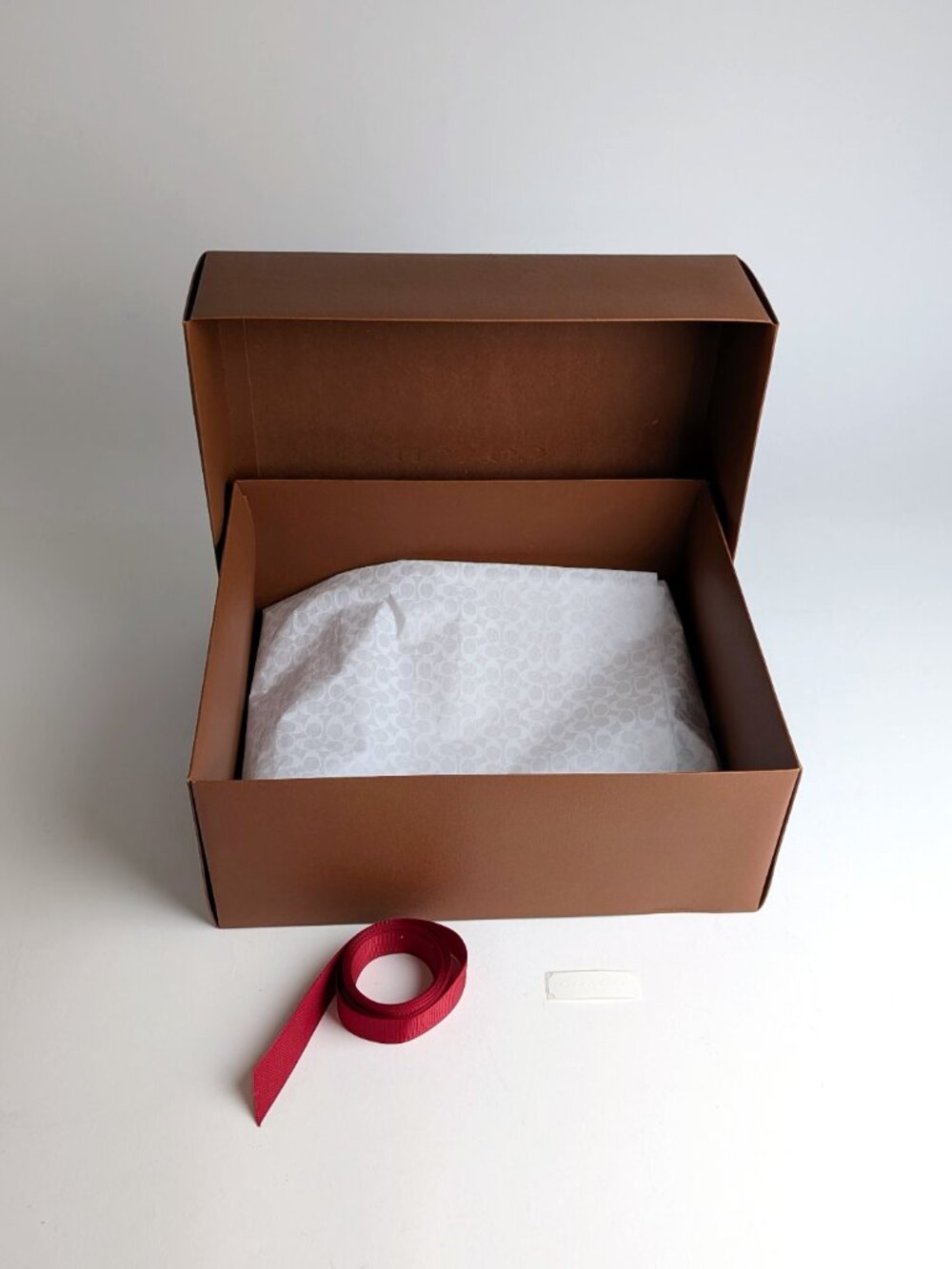 Authentic Coach Gift Box Set with Red Ribbon, Tissue & Sticker - Picture 4 of 6